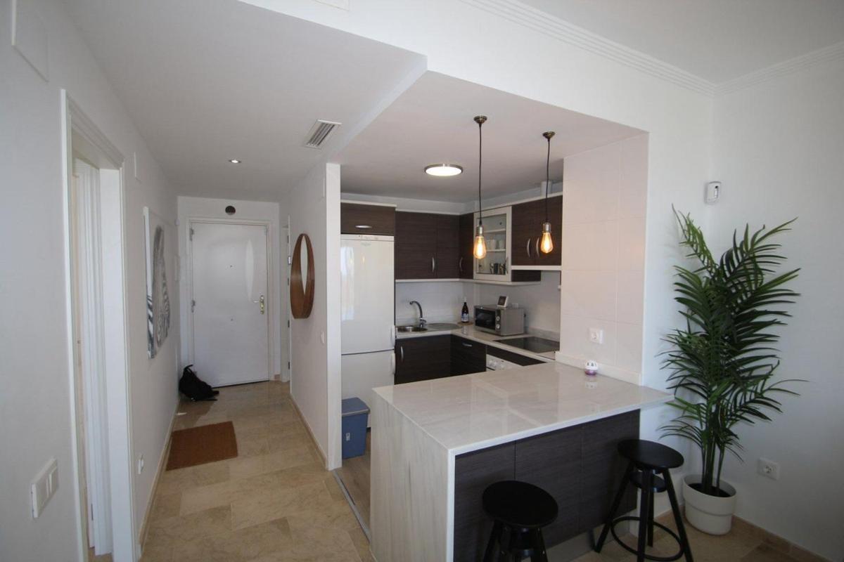 Small Oasis Nelson Mandela Apartment With Sea View, Two Bedrooms, Parking, Terrace And Pool Manilva Bagian luar foto