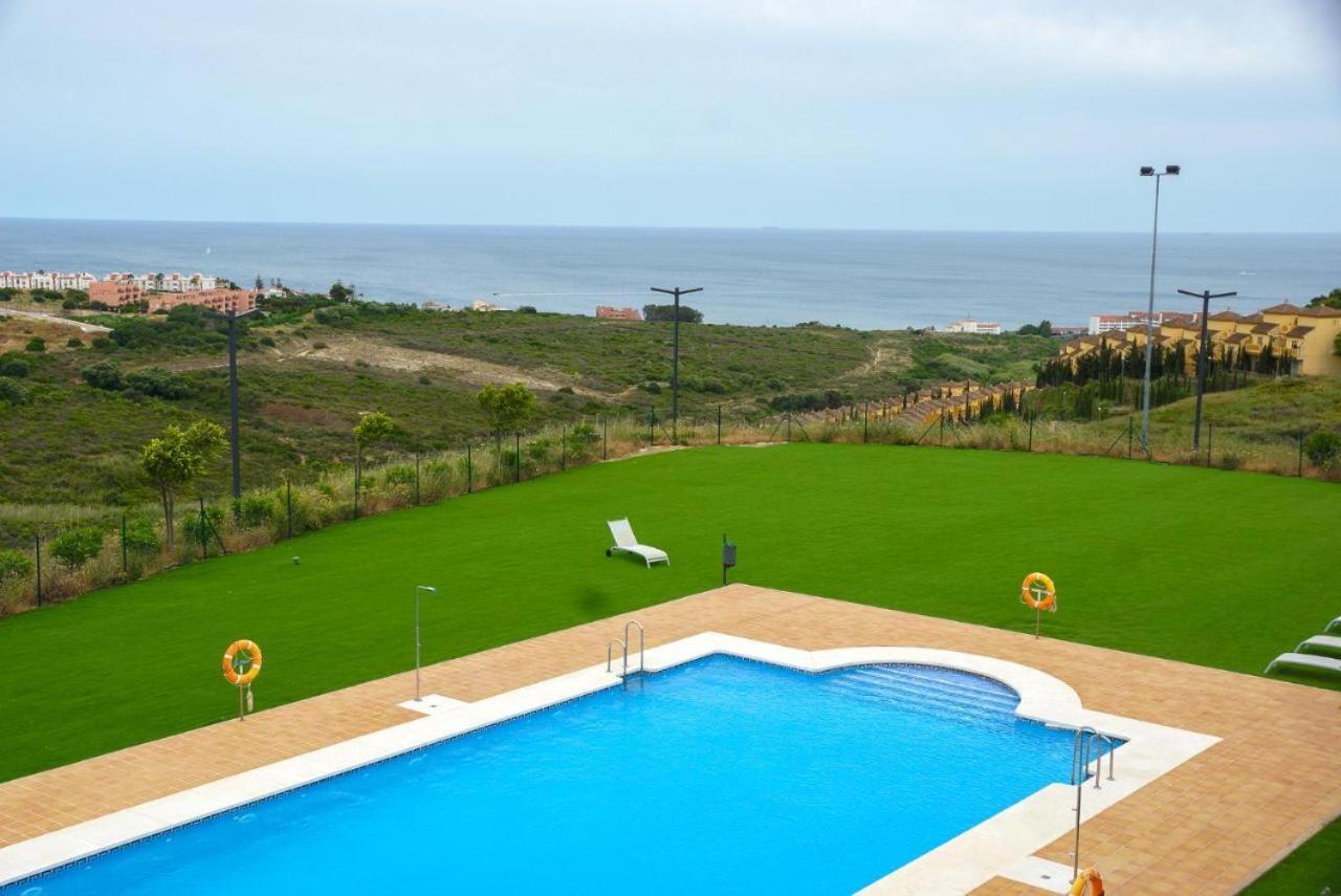 Small Oasis Nelson Mandela Apartment With Sea View, Two Bedrooms, Parking, Terrace And Pool Manilva Bagian luar foto
