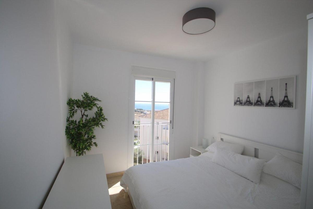 Small Oasis Nelson Mandela Apartment With Sea View, Two Bedrooms, Parking, Terrace And Pool Manilva Bagian luar foto