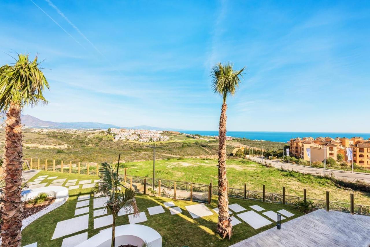 Small Oasis Nelson Mandela Apartment With Sea View, Two Bedrooms, Parking, Terrace And Pool Manilva Bagian luar foto