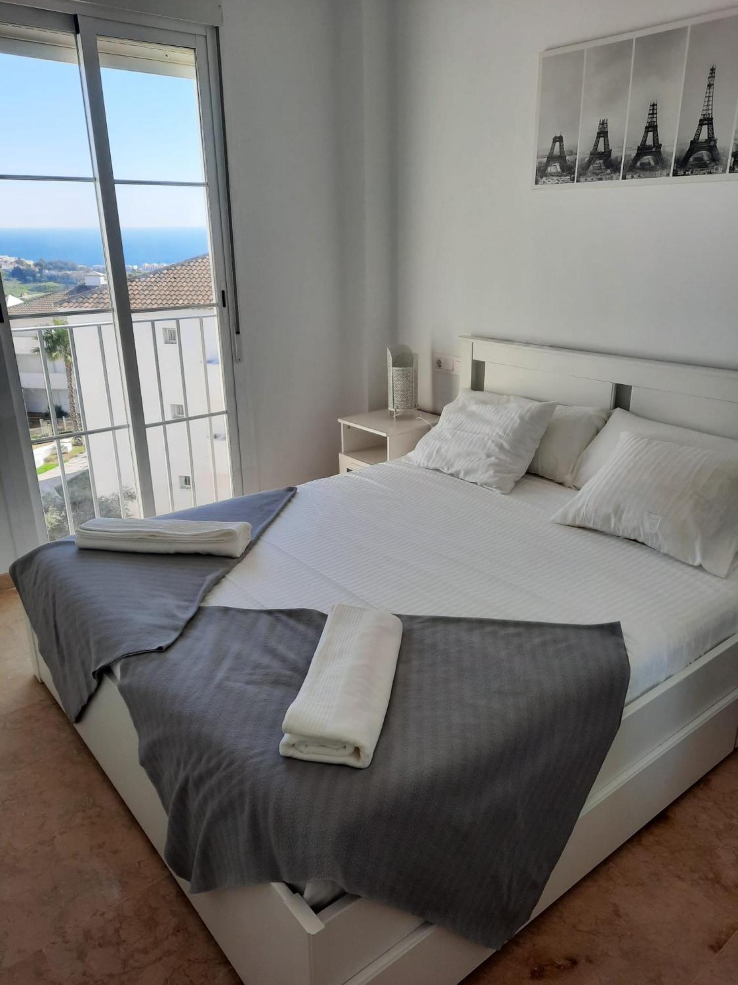 Small Oasis Nelson Mandela Apartment With Sea View, Two Bedrooms, Parking, Terrace And Pool Manilva Bagian luar foto
